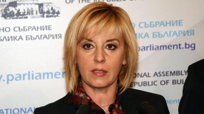 Манолова зове П. Москов в парламента