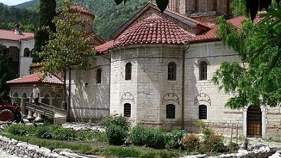 Пловдивски бизнесмени възстановяват стенописите в Бачковския манастир