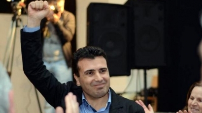Протестиращите в Скопие влязоха в парламента, Зоран Заев е бит