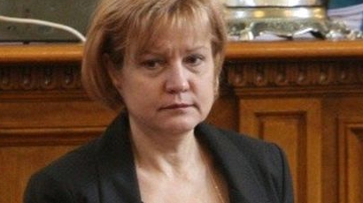 Менда Стоянова: 100-те мерки на Орешарски са не лъжи а 100 рутинни дейности