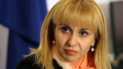 Министър Ковачева изненадващо влезе във варненския затвор