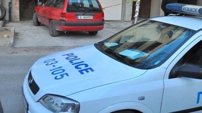 Мъж се барикадира в Хасково и започна да замеря хората със стъкла