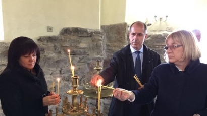 Цачева и Пламен Манушев запалиха свещ в Манастирския комплекс „Св. Йоан Предтеча” в Кърджали