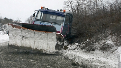 Ограничиха движението в Котленския проход заради снеговалеж