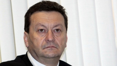 Ерменков призна за "обвързаности" на кабинета