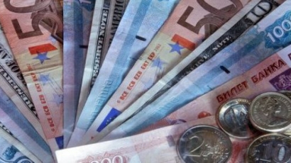 1 евро вече струва 100 рубли, очаква се рецесия в Русия