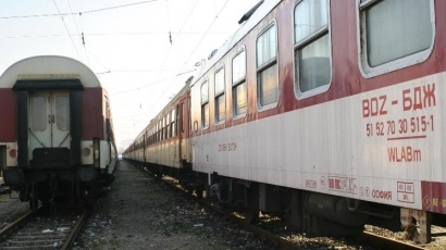 Пътници от три влака блокирани край Пазарджик