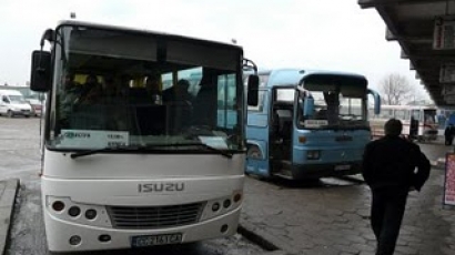 Отмениха задължителните касови апарати за автобусите 