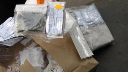 Гръцки полицаи откриха 100 кг хероин в наш тир  