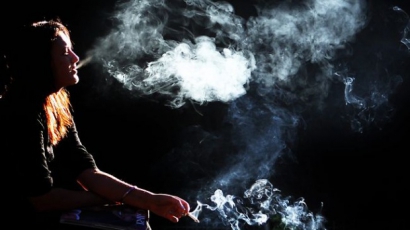 БСП: Забраната за пушене пада до декември