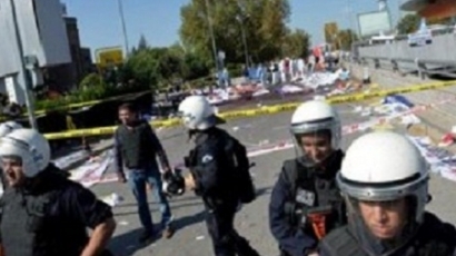 Терористите за кървавата баня в Анкара са мъж и жена