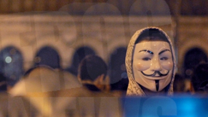 БГ Анонимните скандираха без маски "Да свалим маските"