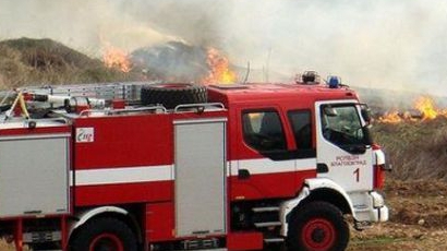 Пожарът край Локорско затихва