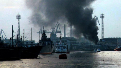 Кораб на Того пламна на пристанище Бургас