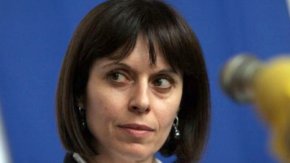 Медарова се оттегля като министър за изборите