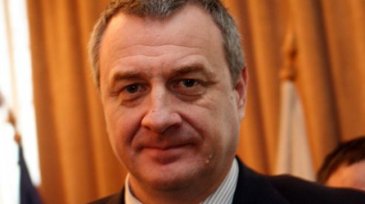 Министър Йовчев: Психичноболният мъж е ранен, но жив