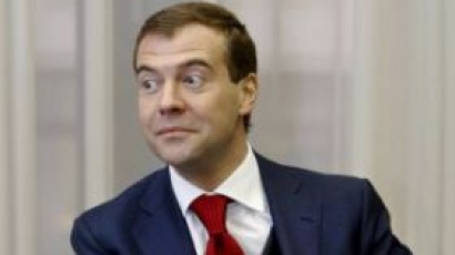 Медведев във Фейсбук: Украйна е пред гражданска война
