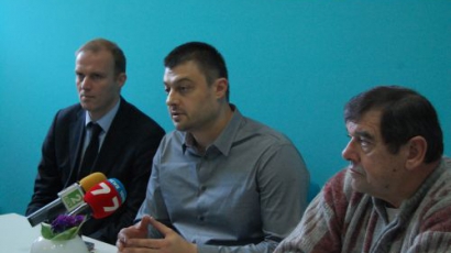 Държат със заплахи партийци да не бягат при Бареков
