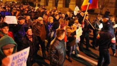 20 000 румънци искат оставката на премиера и вътрешния министър