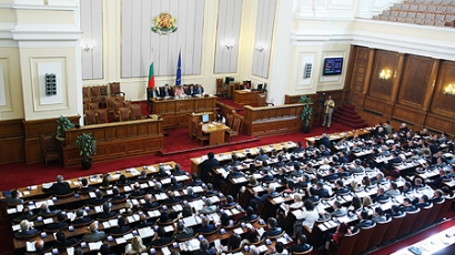 Яне Янев: Олигарсите правят своя парламентарна група!