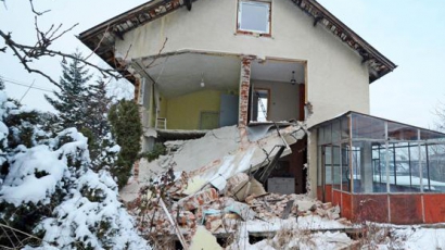 Срути се къща в "Симеоново", 2-ма пострадаха
