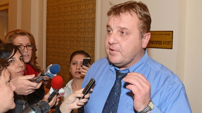 Каракачанов призна - от ПФ са разделени относно пенсиите
