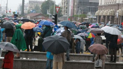 Пороят мокри, но не плаши протеста