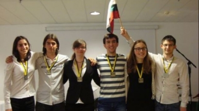 Наши ученици със сребърни медали от  олипмиада на ЕС