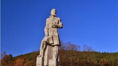 С 300 000 лв. укрепват паметника на Ботев в Калофер