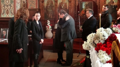 Седем свещеници опяха на български и гръцки език Димчо Михалевски
