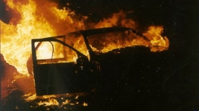 Два автомобила изгоряха в столичния ж.к. „Младост“