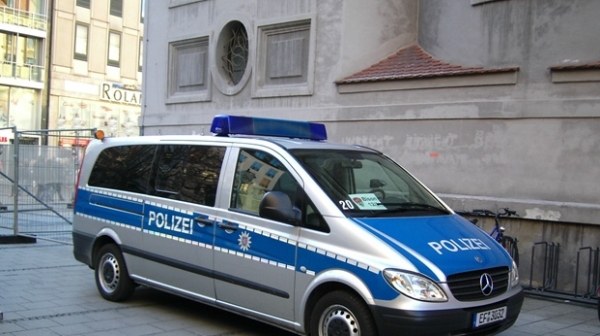 Полицията във Фрайбург задържа 8 души за изнасилване на момиче