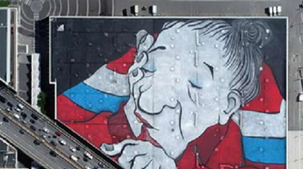 Разкрасиха Париж с гигантска улична фреска