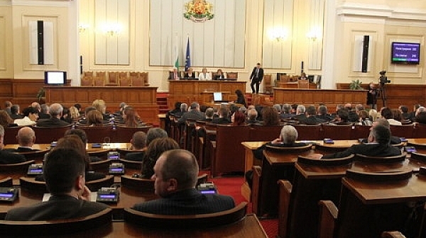 Очаквано! Парламенът отхвърли ветото на президента върху промените в закона за отбраната