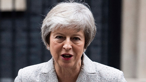 Британски медии твърдят, че Тереза Мей ще отложи гласуването за Брекзит, тя отрича