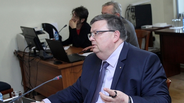 Цацаров: Не ми е известно да има напредък в издирването на избягалите затворници