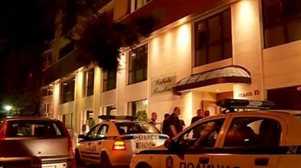 Екшън в столичен ресторант: Маскирани нападнаха мъж с бухалки