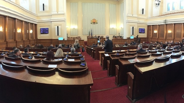 Министри докладват в НС за  българската позиция за пакта за миграция