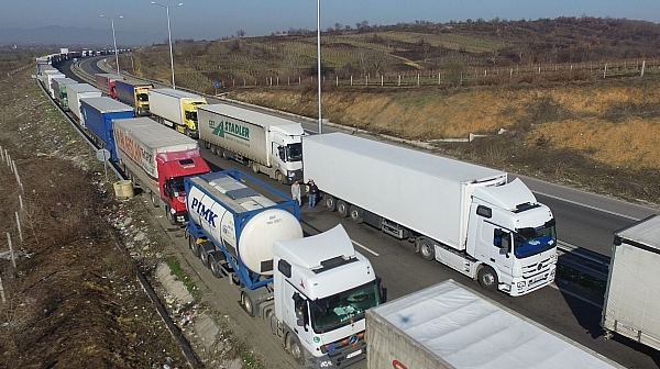 12 500 български фирми и превозвачи са заплашени от фалит