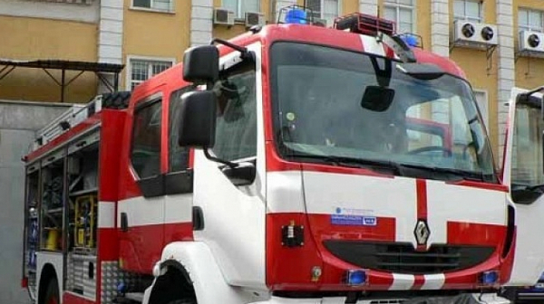 Лека кола и камион изгоряха след катастрофа край Бургас