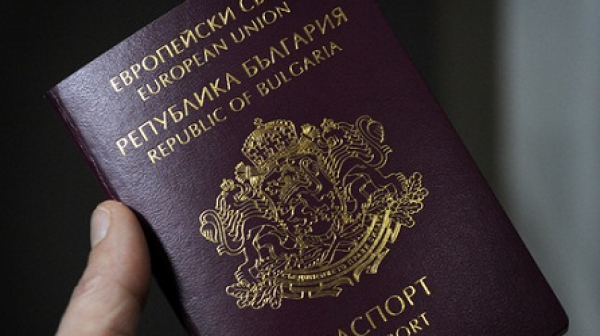 Цацаров поиска да отнемат българското гражданство на двама души