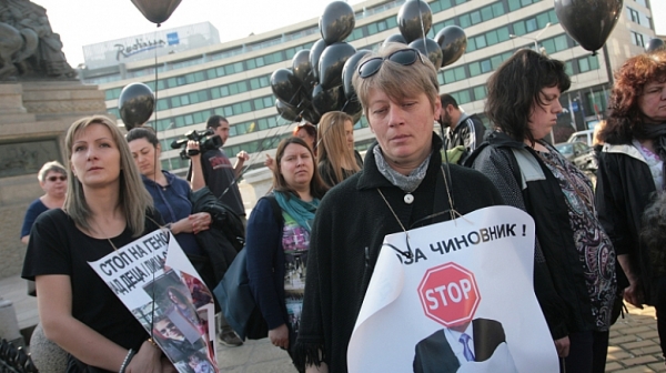 Девети ден майките искат оставката на Валери Симеонов пред МС