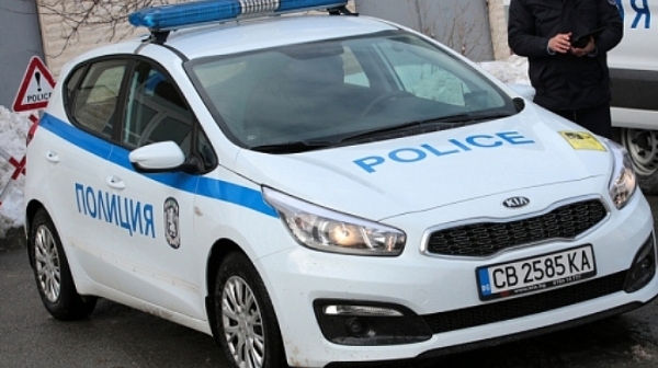 Автомобил се блъсна в патрулка след гонка с полицията в София