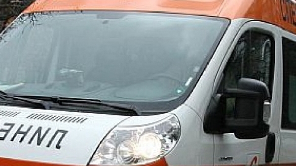 Кола удари дете и бебе на пътя Айтос-Карнобат