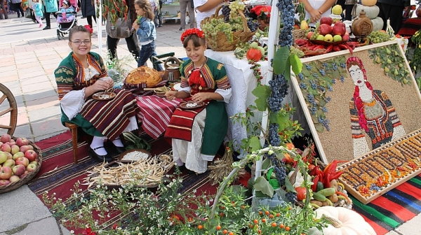 В Кюстендил се провежда Празник на плодородието