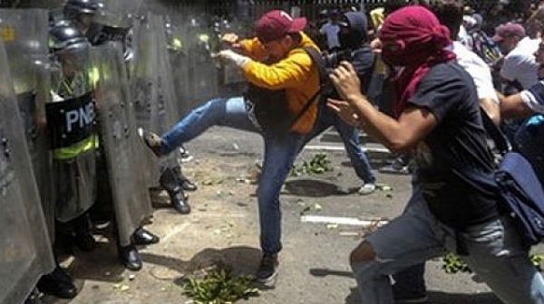 Русия плаща дълговете на изпадналата в колапс Венецуела