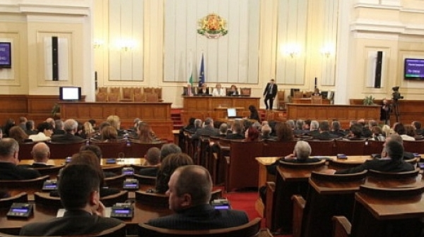 Парламентът одобри доклада за националната сигурност, остра критика от опозицията
