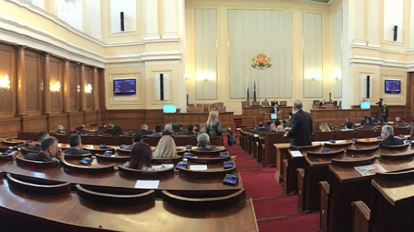 Левицата вика Борисов в парламента заради хакерската атака