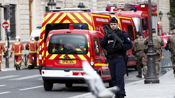 Четирима полицаи бяха убити с нож в парижката префектура