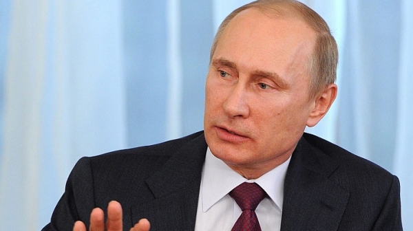 Путин с ултиматум към Мей да намали дипломатите си в Русия
